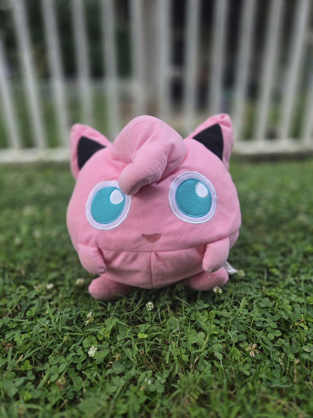 Pokemon Jigglypuff Pink Plush with Blue Eyes